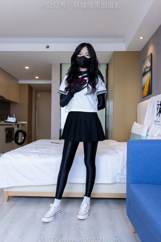 [BoBoSocks袜啵啵] NO.513 小甜豆-帆布鞋、白棉袜、厚黑丝五指袜、黑丝手套、黑色连体衣（打底）和jk制服叠穿、裤里丝、黑色口罩（花絮版） - BoBoSocks袜啵啵